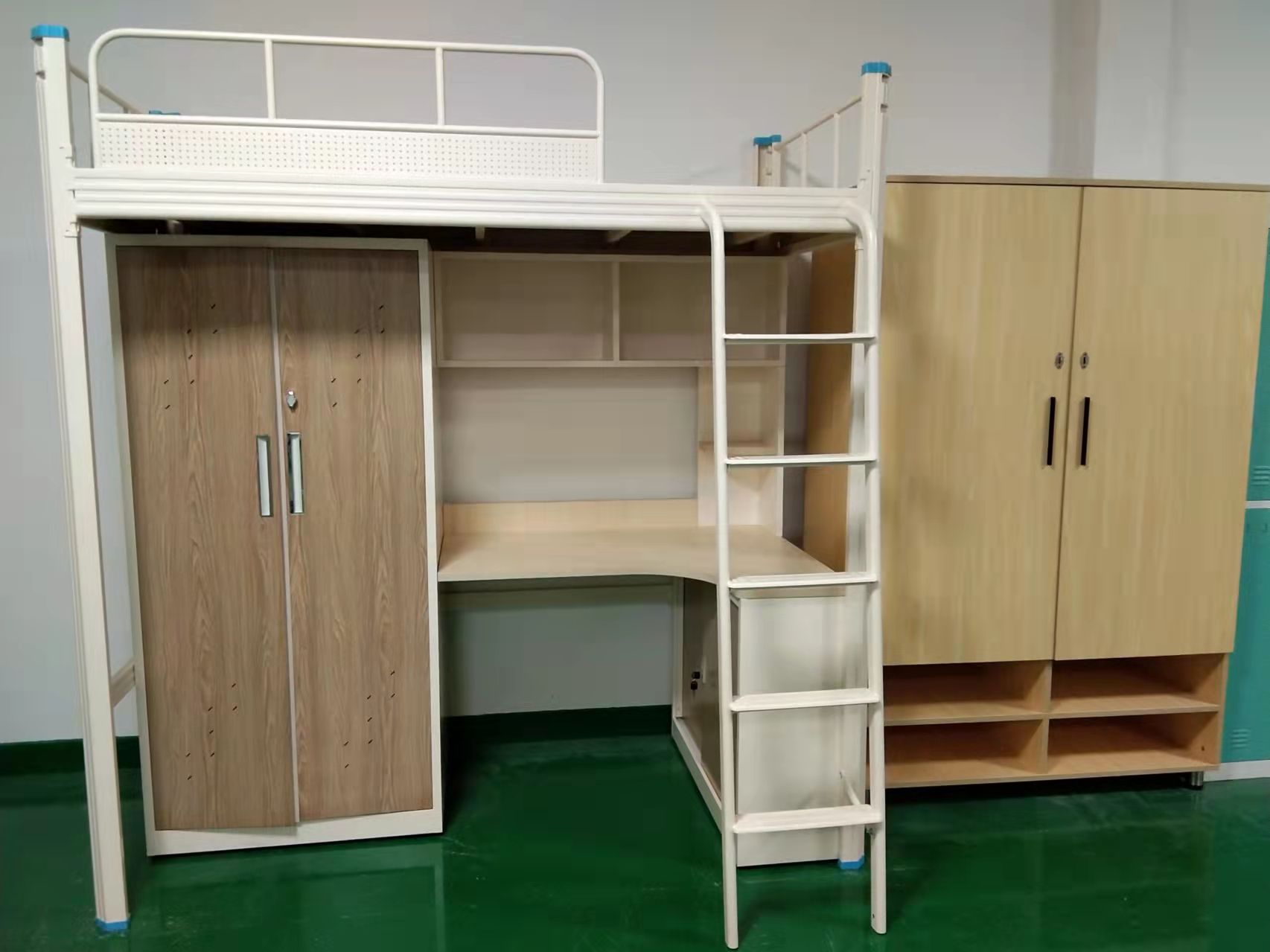 双层铁床是成人床吗？它的高度是多少？