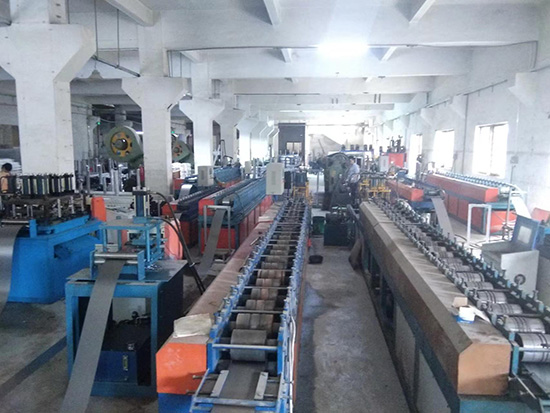 你见过铁架床生产车间吗？