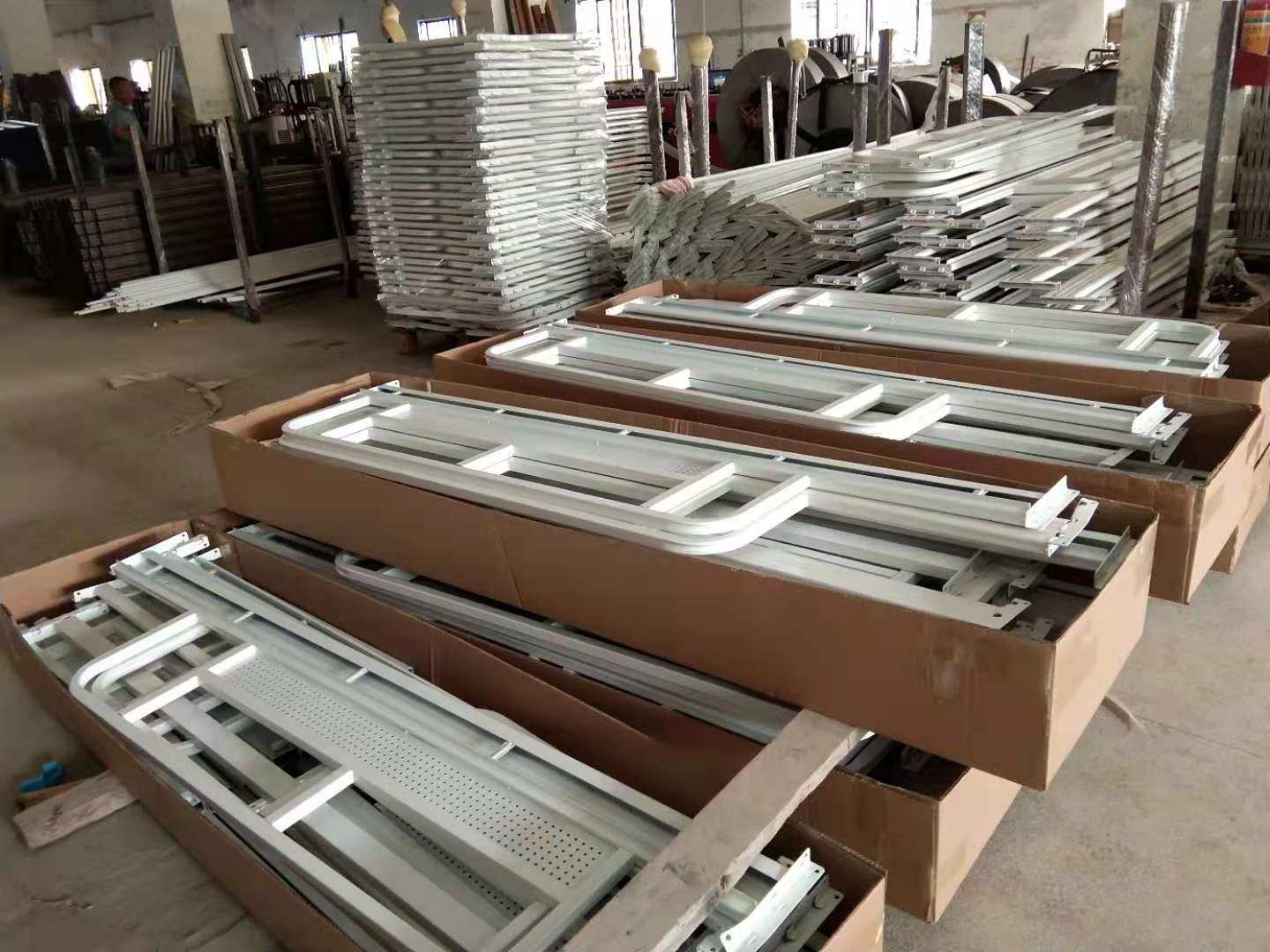 生产上下铺铁床厂家如何发货？